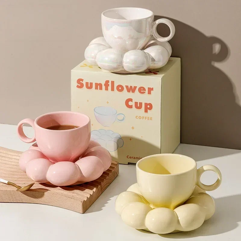 Tasse en céramique avec sous-tasse en forme de fleur - Maison Déco Lumière