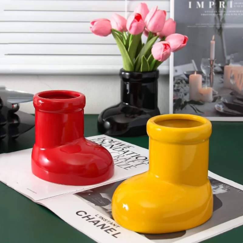 Vase en céramique en forme de bottes - Maison Déco Lumière