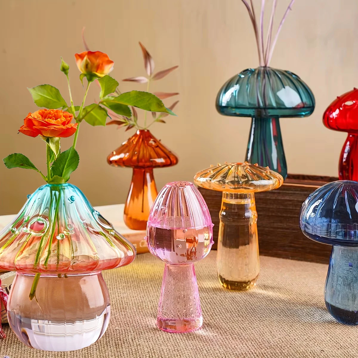 Vase en verre coloré en forme champignon - Maison Déco Lumière