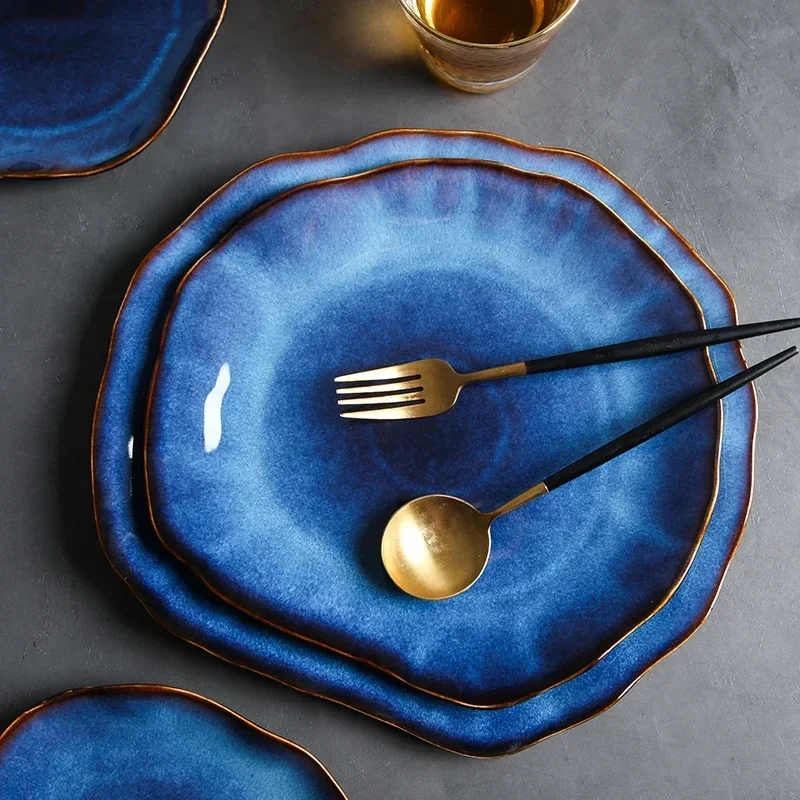 Assiettes bleu effet aquarelle avec liseré doré - Maison Déco Lumière