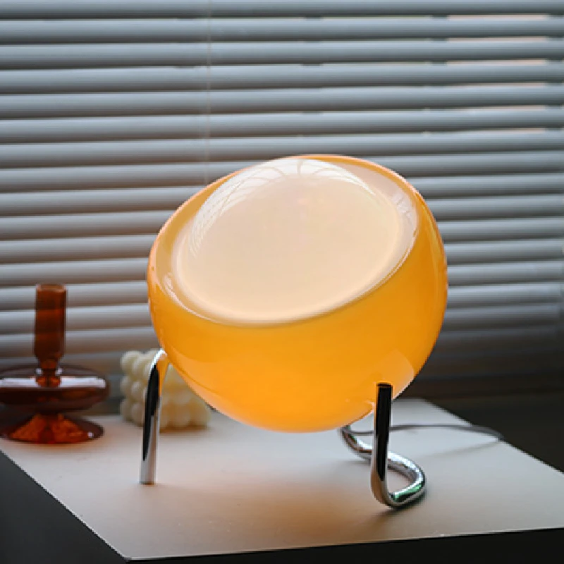 Lampe de table sphérique en verre orange avec support métallique - Maison Déco Lumière