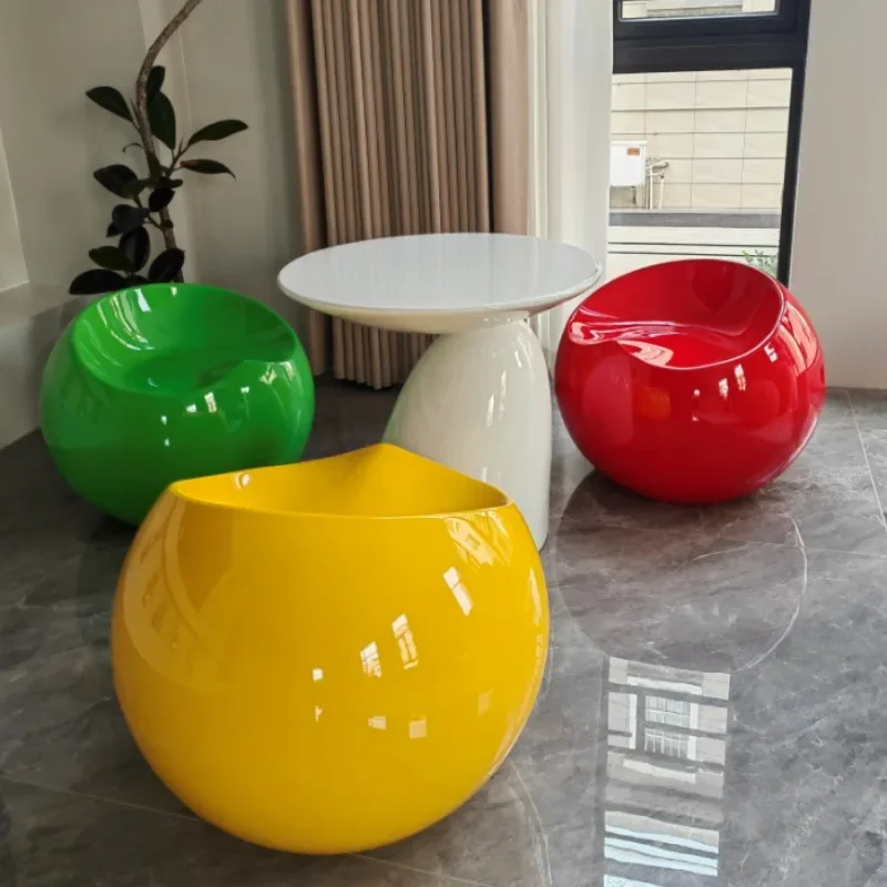 Tabouret boule en plastique coloré - Maison Déco Lumière