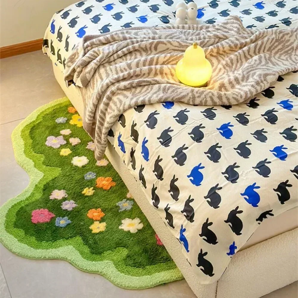 Tapis design prairie verte avec fleurs colorées - Maison Déco Lumière