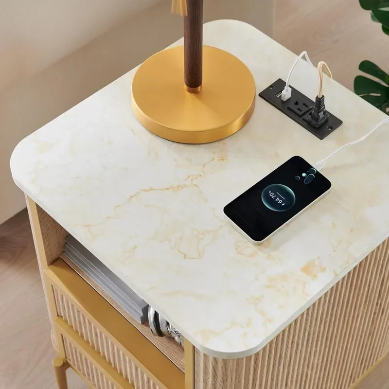 Table de chevet luxueuse avec station de recharge - Maison Déco Lumière