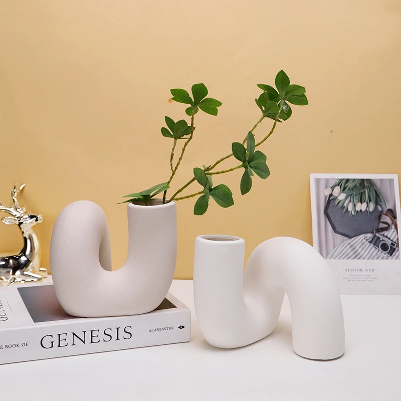 Vase en céramique tuyau ondulée minimaliste - Maison Déco Lumière