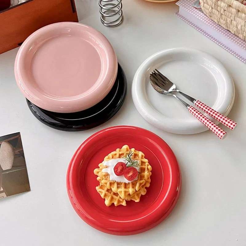 Assiette en céramique colorée avec bords épais - Maison Déco Lumière