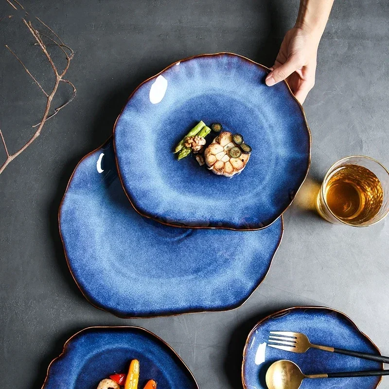 Assiettes bleu effet aquarelle avec liseré doré - Maison Déco Lumière